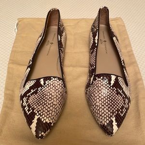 Mercanti Fiorentini gorgeous Size 9 1/2 pair of Flats in Snakeskin Print.